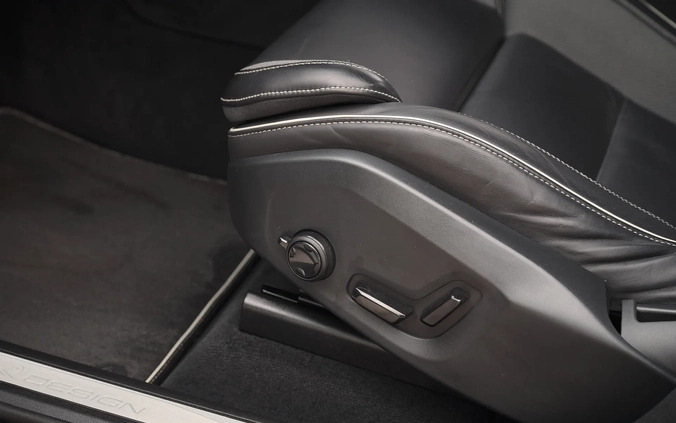 Volvo XC 60 cena 131800 przebieg: 133000, rok produkcji 2019 z Ustroń małe 596